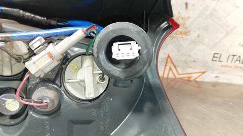 Foto 4ª: Piloto Trasero Izquierdo Toyota Auris ADVANCE 112CV 82KW [N47C16A] (2015)