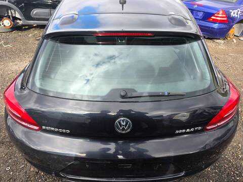 Portón Volkswagen Scirocco 2.0 TDI 103KW) LIM. EDITION 140CV