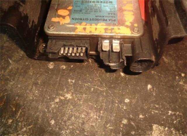 Foto 3ª: Centralita Motor ECU Citroen C3 1.4 HDI [8HX (DV4TD)]