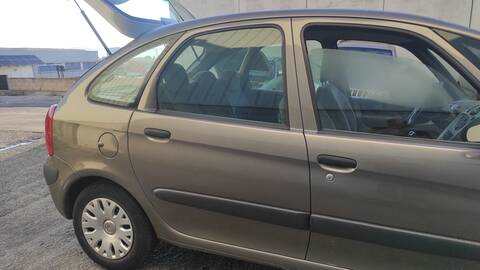 Foto 1ª: Puerta Trasera Derecha Citroen Xsara 9HX PICASSO (2009)
