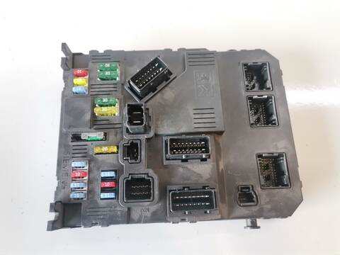 Foto 2ª: Caja Reles Fusibles Peugeot 407 CONFORT 2.0 16V 140CV (2004)