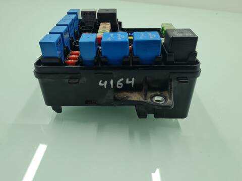 Foto 3ª: Caja Reles Fusibles Kia Ceed EMOTION 116CV 85KW [D4FB] (2009)