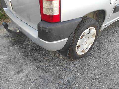 Foto 3ª: Paragolpes Trasero Citroen Berlingo 9HX (2008)