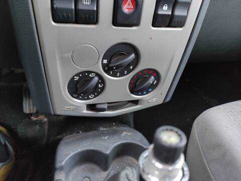Mando Calefacción A. A. Dacia Logan K7J710