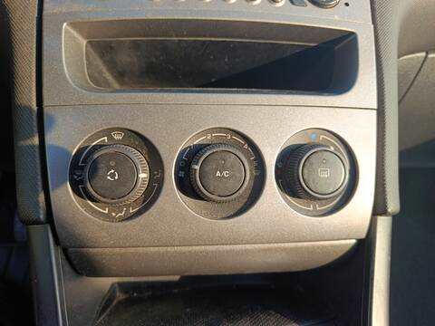 Foto 1ª: Mando Calefacción A. A. Peugeot 308 9HX (2008)