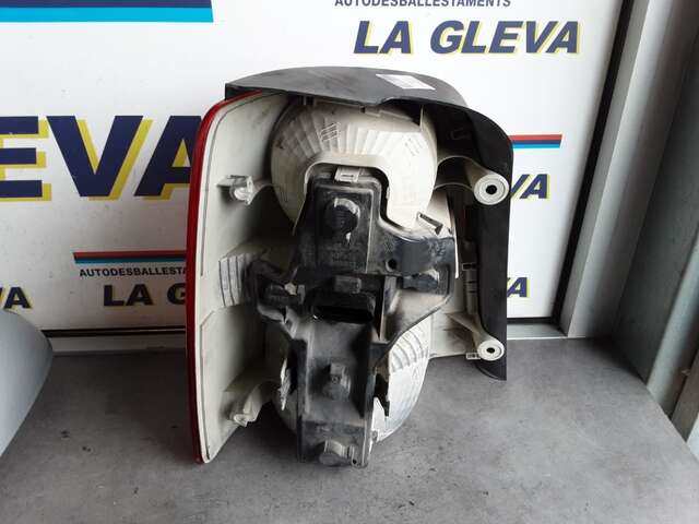 Foto 3ª: Piloto Trasero Derecho Volkswagen Touran 1.6 102CV/75KW [T53] 0CV [BSE] (2006)
