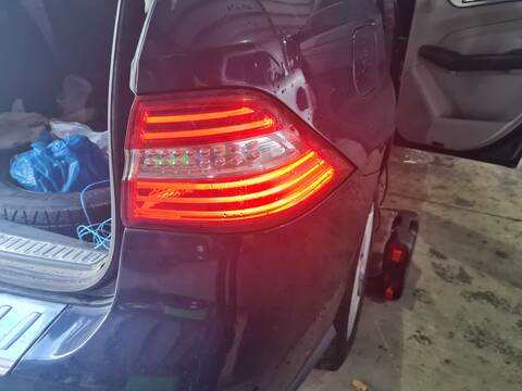 Foto 3ª: Piloto Trasero Derecho Mercedes Clase ML 350 3.0 D 258CV 190KW AUT. W166) BLUETEC 166.004) OM642 [OM642826] (2012)