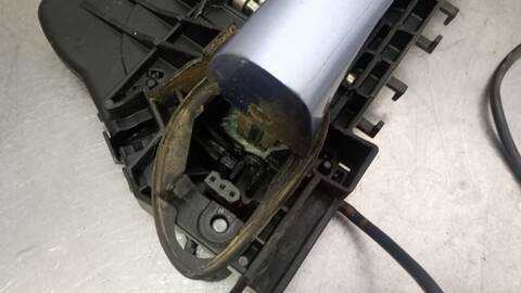 Foto 4ª: Maneta Exterior Delantera Izquierda Mercedes Clase ML 320 3.0 CDI W164) 224CV 165KW 164.122) [OM642940] (2005)