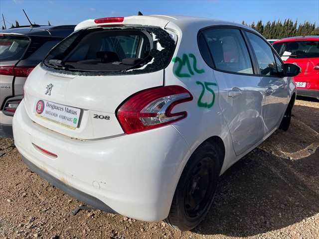 Foto 4ª: Paragolpes Trasero Peugeot 208 1.4 HDI 68cv [8H01] (2014)
