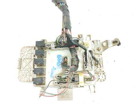 Foto 2ª: Caja Reles Fusibles Toyota Rav4 1.8 16V CAT 125CV 92KW [1ZZFE] (2002)