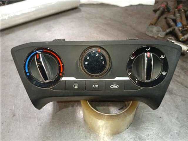 Foto 1ª: Mando Climatizador Hyundai i20 1.4 CLASSIC [1.4 LTR. - 66 KW CRDI CAT] [D4FC]