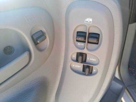 Botonera Elevalunas Chrysler Voyager 2.5 CRD EXECUTIVE 141CV 105KW