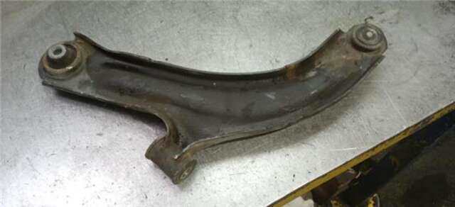 Foto 2ª: Brazo Suspension Delantero Derecho Renault Clio 1.5 DCI (86CV) [K9K766]