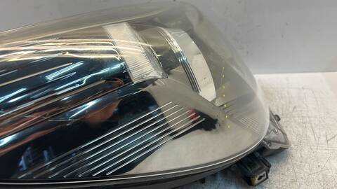 Foto 1ª: Faro Izquierdo Toyota IQ 1ND-TV 90 CV 66KW [1ND-TV 1ND] (2014)