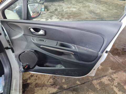 Foto 2ª: Asientos Traseros Renault Clio ZEN 89CV 66KW [H4B400] (2015)