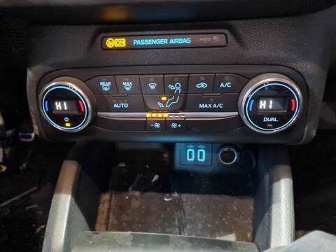 Foto 1ª: Mando Calefacción A. A. Ford Focus ST-LINE X 119CV 88KW [ZTDA] (2021)