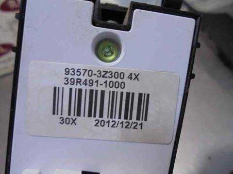 Foto 3ª: Botonera Elevalunas Hyundai i40 COMFORT 116CV 85KW [D4FD] (2013)