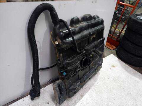 Foto 3ª: Deposito de Combustible Mercedes Vito 112 CDI 638.094) 122CV [OM 611] (1996)