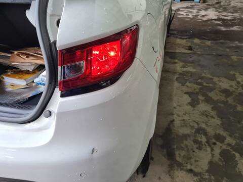 Foto 3ª: Piloto Trasero Derecho Renault Clio ZEN 89CV 66KW [H4B400] (2015)