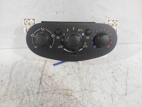Foto 1ª: Mando Calefacción A. A. Dacia Sandero 1.5 DCI 90CV [K9K 612 K9K 626] (2012)