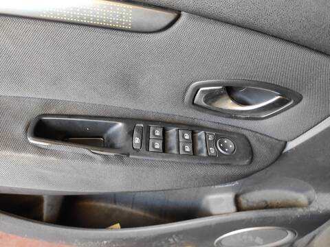 Botonera Elevalunas Renault Scenic K9K832