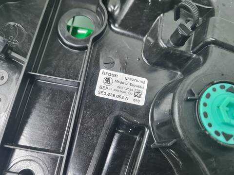 Foto 3ª: Elevalunas Manual Trasero Izquierdo Skoda Octavia RS 244CV 180KW [DNPA] (2023)