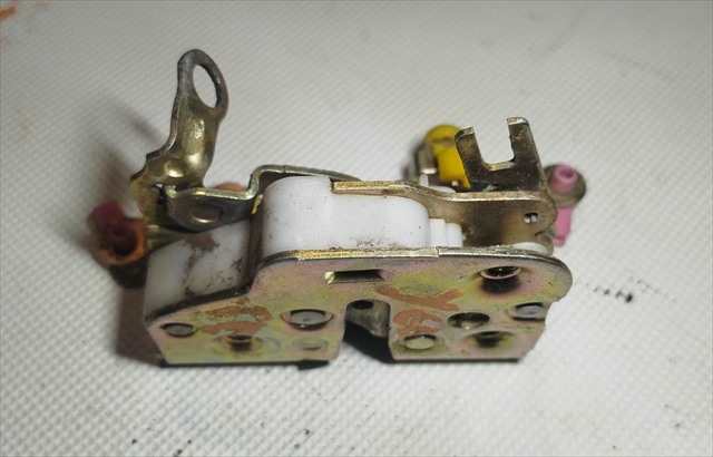 Foto 3ª: Cerradura Puerta Trasera Derecha Nissan Patrol 3.3 D SD33 (1987)