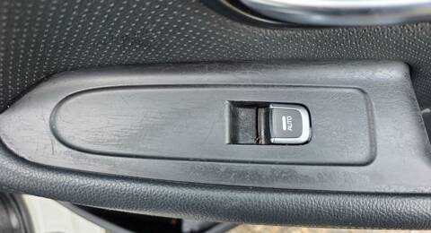 Botonera Elevalunas Kia Carens DRIVE 116CV 85KW