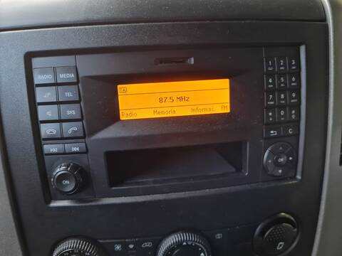 Sistema Audio Radio CD Mercedes Sprinter 310/313/316 CDI 906.631/633/635/637) 95CV 70KW CAJA CERRADA