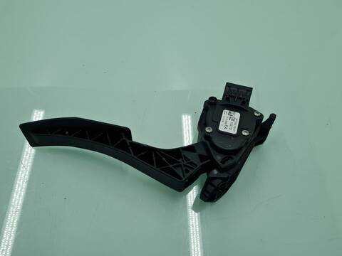 Foto 4ª: Pedal Acelerador Opel Astra COSMO 110CV 81KW [A17DTR] (2010)