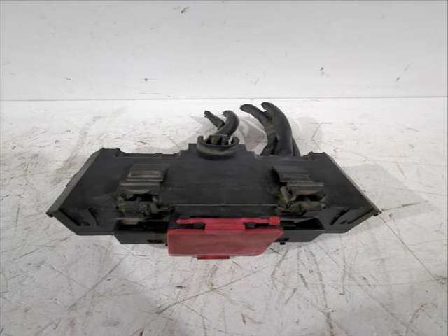 Foto 2ª: Caja Reles Fusibles Mercedes Clase C 160 CLK 240 209.361) 170CV [M 112.912] (2002)