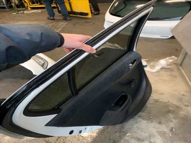 Foto 2ª: Puerta Trasera Izquierda Hyundai i20 1.1 CRDI75CV 0CV [D3FA] (2014)