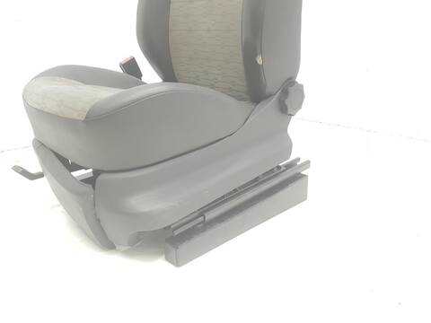 Foto 3ª: Asiento Delantero Izquierdo Volkswagen Caddy 1.6 TDI 102CV [CAYD] (2010)