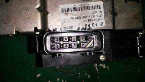 Foto 3ª: Cerradura Puerta Delantera Derecha Ford Transit 1.8 TDCI CAT 90CV 66KW [HCPB] (2003)