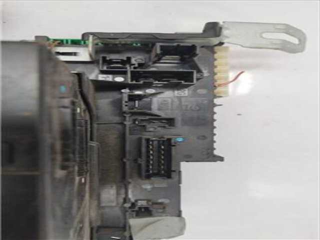 Foto 3ª: Caja Reles Fusibles Mercedes Clase E 180 VERSION INDEFINIDA