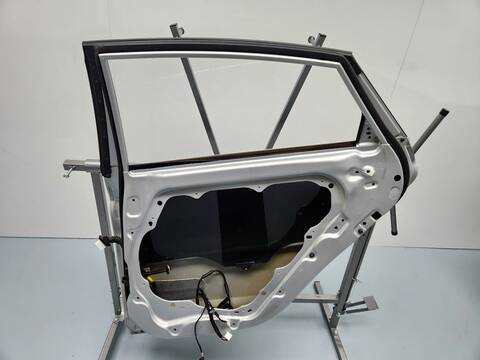 Foto 3ª: Puerta Trasera Derecha Hyundai i40 STYLE 141CV 104KW [D4FD] (2015)