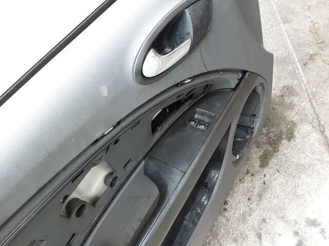 Foto 3ª: Puerta Delantera Izquierda Seat Leon 1.9 TDI 90CV [BXF] (2010)