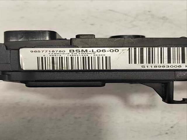 Foto 2ª: Caja Reles Fusibles Citroen C4 LX 1 16V HDI 90CV [9HX] (2004)