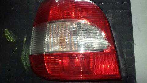 Piloto Trasero Izquierdo Renault Scenic VERSION INDEFINIDA RX4 JA0)