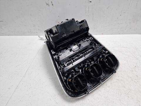 Foto 3ª: Consola Central Mercedes Clase C 300 2.0 TURBO 258CV 190KW M264.920 AMG W205) (2020)