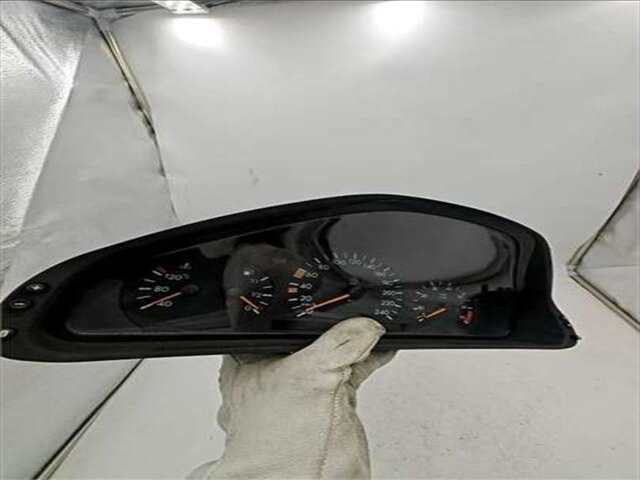 Foto 3ª: Cuadro de Instrumentos Mercedes Clase E 180 2.4 240 (210.061) [2.4 LTR. - 125 KW V6 18V CAT]