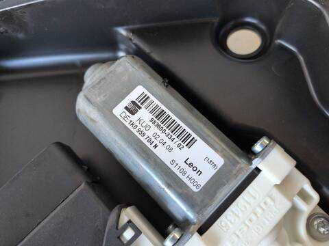 Foto 3ª: Elevalunas Manual Trasero Derecho Seat Leon BXE (2008)