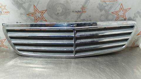 Rejilla Delantera Mercedes Clase C 160 220 CDI LA) 203.008) BERLINA 150CV 110KW