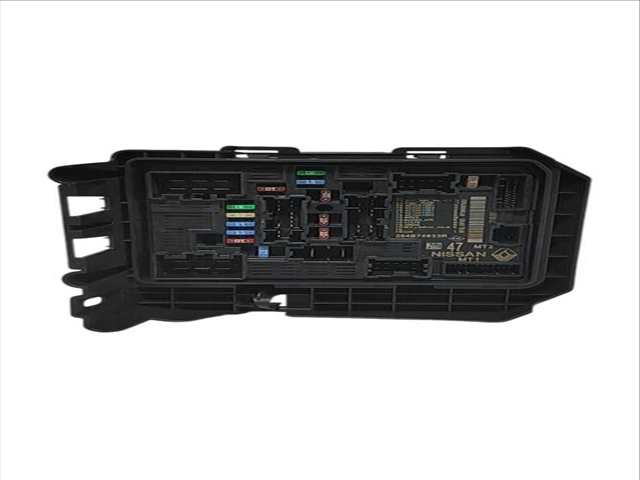 Foto 2ª: Caja Reles Fusibles Renault Clio EVOLUTION 1 TCE BIVALENT GASOLINA - GPL 101CV (2019)
