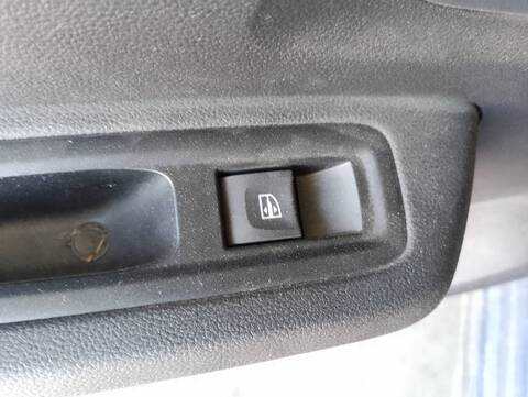Botonera Elevalunas Dacia Sandero ESSENTIAL 91CV 67KW