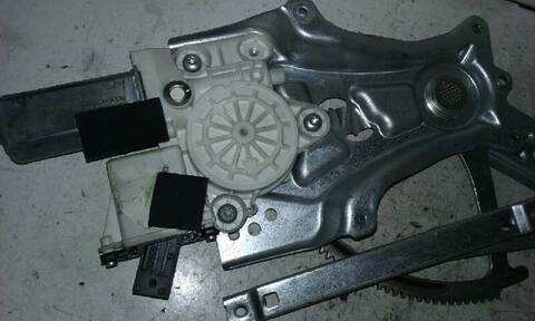 Foto 2ª: Elevalunas Eléctrico Delantero Derecho Opel Meriva 1.7 16V CDTI CAT 75CV 55KW [Y17DT] (2005)