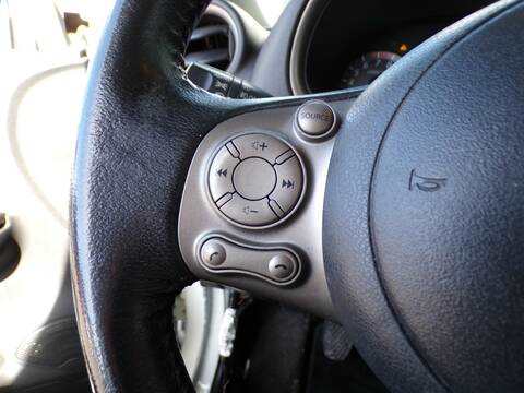 Foto 3ª: Volante Nissan Micra HR12 (2012)