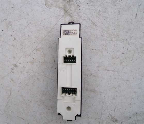 Foto 2ª: Botonera Elevalunas Mazda 3 1.6 D 2009-2013 [Y6] (2010)