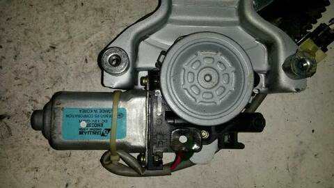 Foto 2ª: Elevalunas Eléctrico Delantero Derecho Kia Carnival 2.5 V6 CAT 150CV 110KW [K5] (2003)