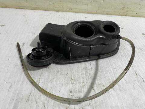 Foto 3ª: Tapa Exterior Combustible Volkswagen Golf COMFORTLINE BLUEMOTION AUT. 150CV (2013)